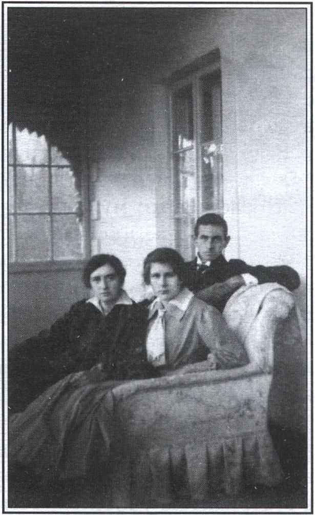 Александр и Екатерина Мещеряковы и Зоя Зварыкина Александр и Екатерина Мещеряковы и Зоя Зварыкина