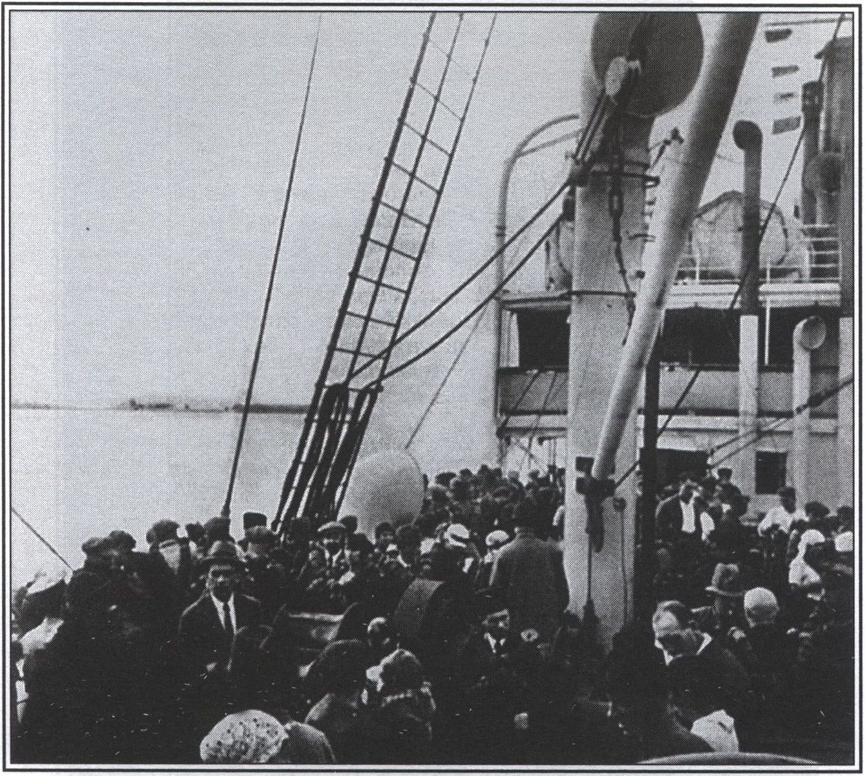 Эмиграция из Крыма. Фото 1920 г. Эмиграция из Крыма. Фото 1920 г.