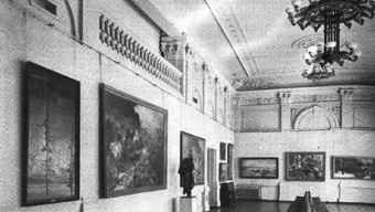 В залах бывшего Офицерского собрания В залах бывшего Офицерского собрания