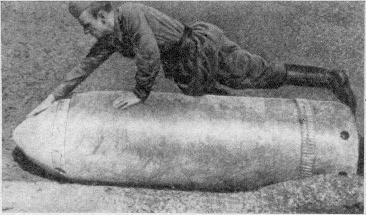 Неразорвавшийся 600-мм снаряд из орудия «Карл»