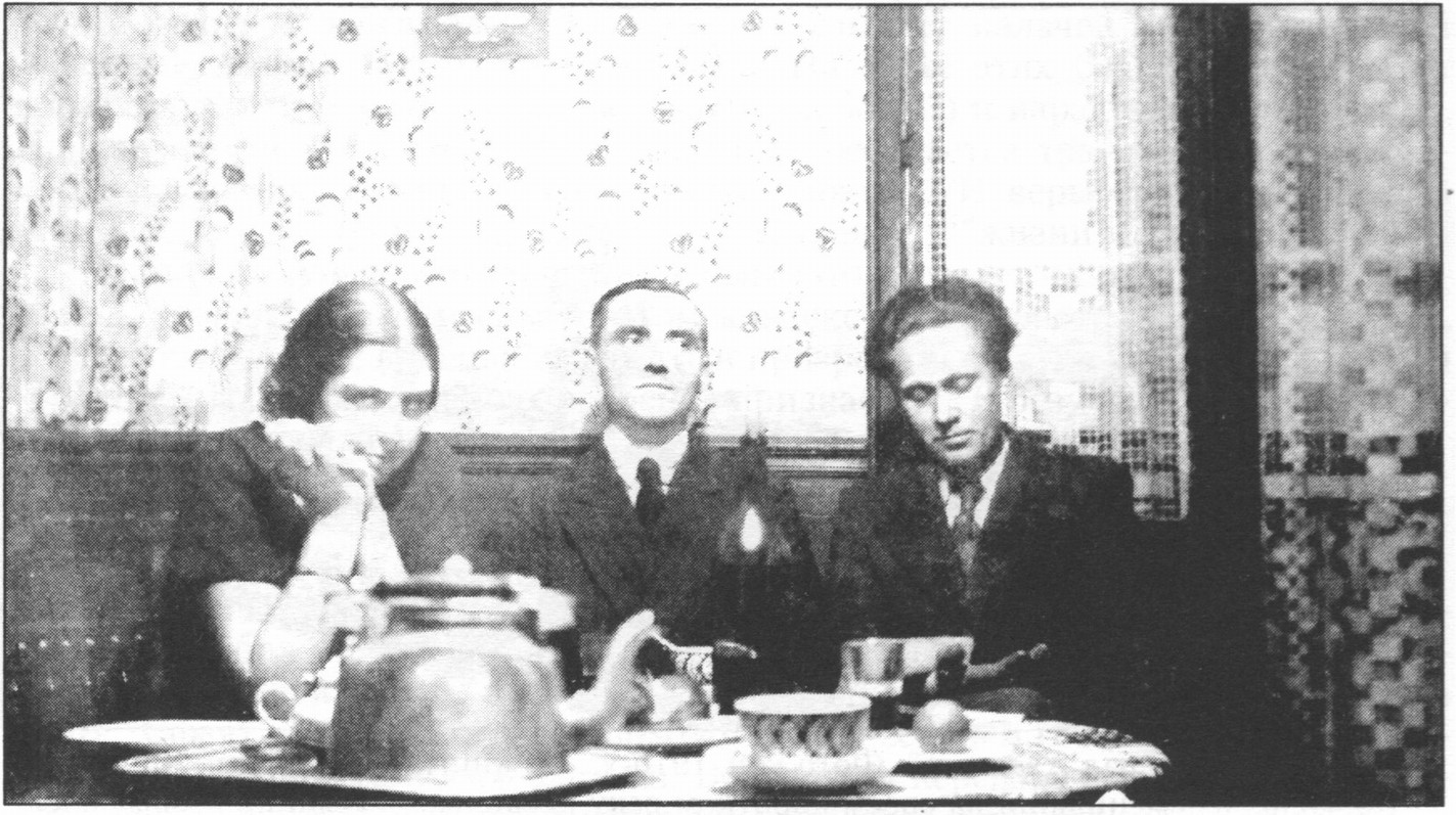 Ирина Кнорринг, Виктор Мамченко, Юрий Бек-Софиев. Франция, 1930-е. Фото из альбома, составленного Ю.Б. Бек-Софиевым. Личный архив И.Ю. Софиева (Алма-Ата). Публикуется впервые Ирина Кнорринг, Виктор Мамченко, Юрий Бек-Софиев. Франция, 1930-е. Фото из альбома, составленного Ю.Б. Бек-Софиевым. Личный архив И.Ю. Софиева (Алма-Ата). Публикуется впервые