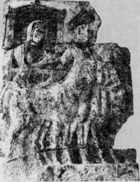 Известняковая стела. Трехбратний курган. IV в. до н. э. Известняковая стела. Трехбратний курган. IV в. до н. э.