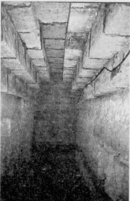 Дромос Мелек-Чесменского кургана. IV в. до н. э. Дромос Мелек-Чесменского кургана. IV в. до н. э.