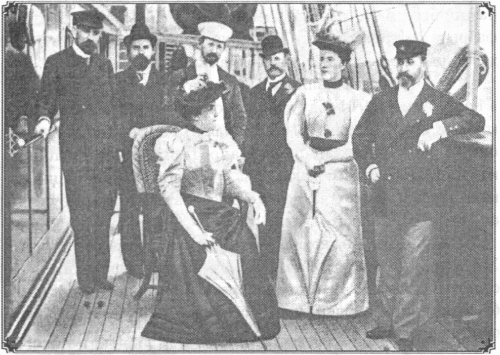 На яхте «Форос» в Каннах. 1894 г. Кузнецов крайний слева, Шмигельский — крайний справа